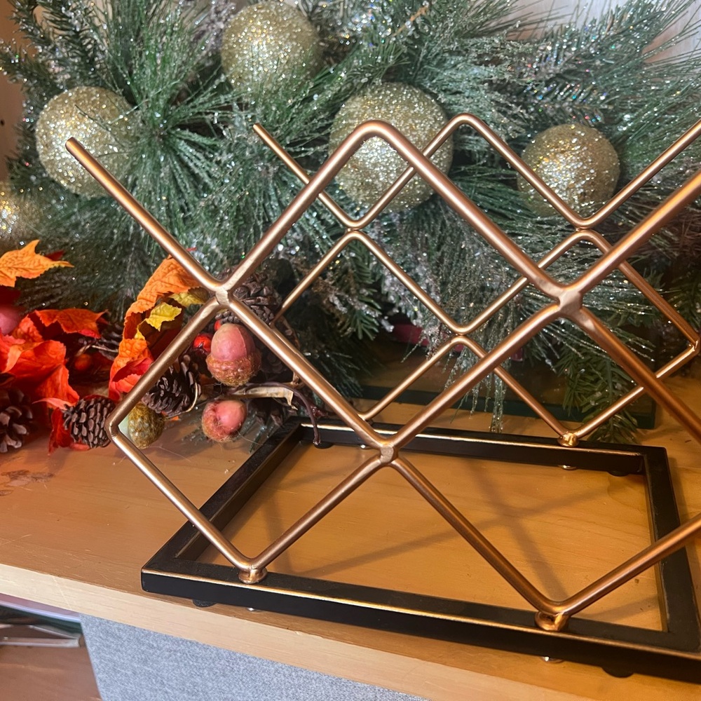 Gold Metal Magazine Rack - Picture 4 of 4